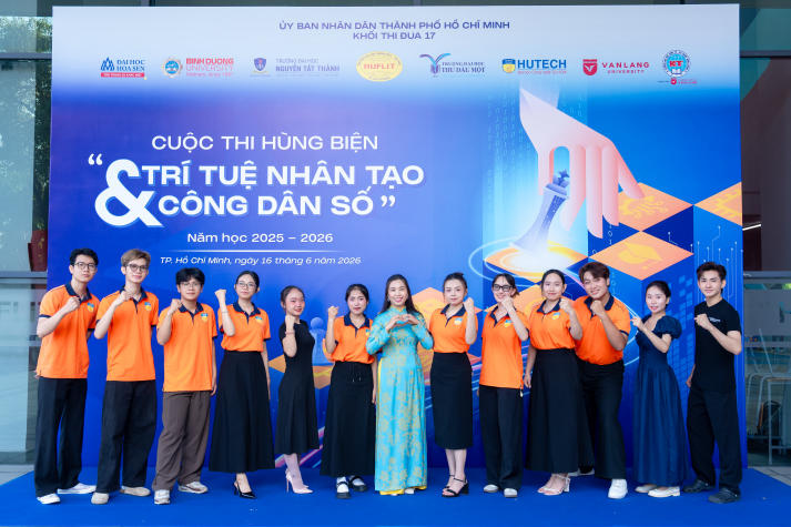 Sinh viên HUTECH tự tin thể hiện bản lĩnh tại Hội thi Hùng biện Khối thi đua 17 76