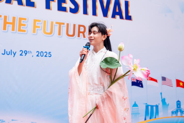 [Video] Sinh viên HUTECH “chạm” vào đa sắc văn hóa tại HUTECH Global Festival 2025 188