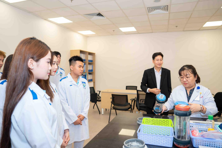 [Video] Sinh viên Khoa Điều dưỡng và Xét nghiệm rèn kỹ năng qua các hoạt động thực chiến 213