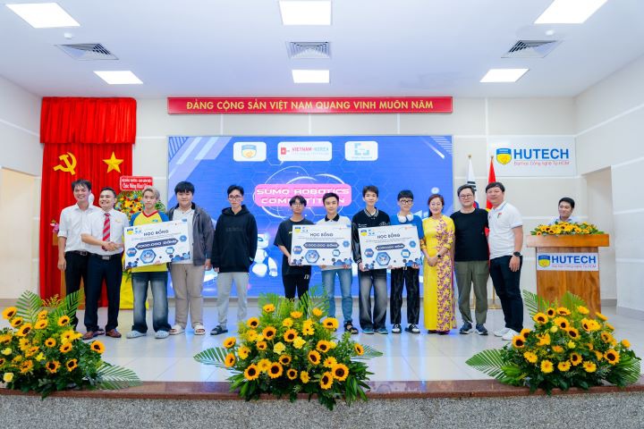 [Video] Viện Công nghệ Việt - Hàn HUTECH tổ chức lễ khai giảng, chính thức khởi động năm học mới 152