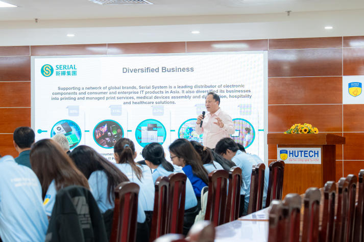 HUTECH-ers gặp chuyên gia, khơi mở bí kíp nghề nghiệp ngay trên giảng đường 26