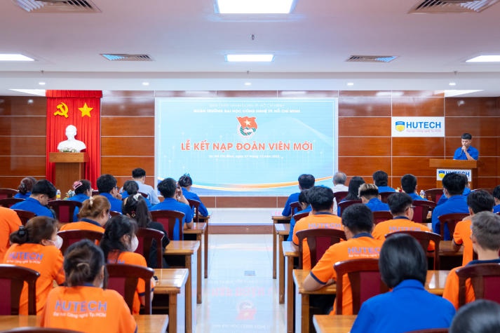 Lễ kết nạp Đoàn Thanh niên Cộng sản Hồ Chí Minh và trao giải các hội thi tại Hội Xuân HUTECH 2024 17