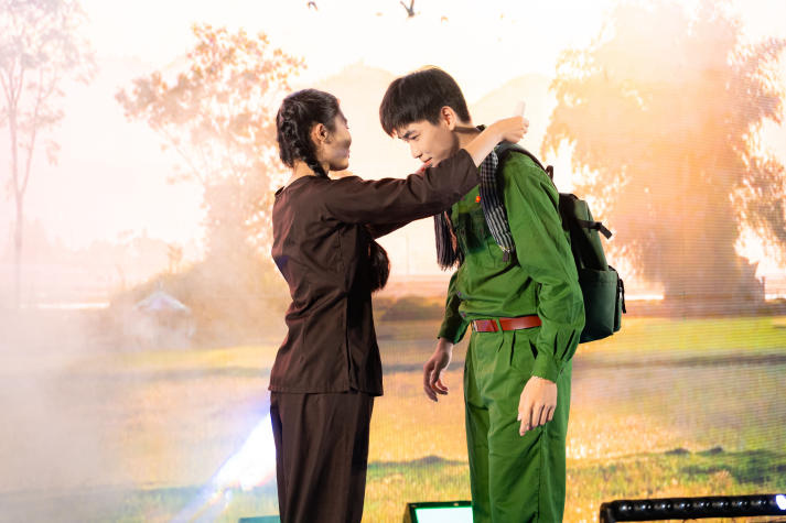 Đêm giao lưu văn nghệ HUTECH: Rực rỡ sắc màu truyền thống, thăng hoa giai điệu tuổi trẻ 74