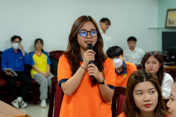 Sinh viên Khoa Tài chính - Thương mại tìm hiểu về thương mại điện tử cùng chuyên gia Lazada 80