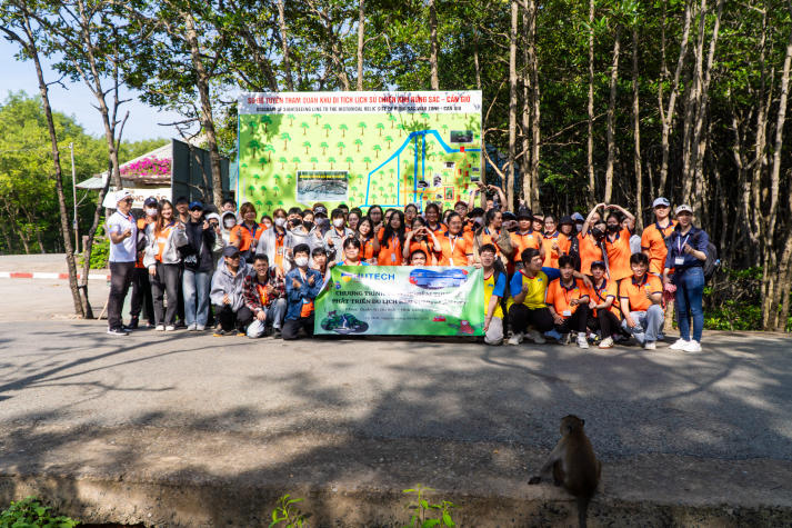 Students from the Faculty of Tourism and Hospitality Management Explore Sustainable Tourism in Can Gio 43