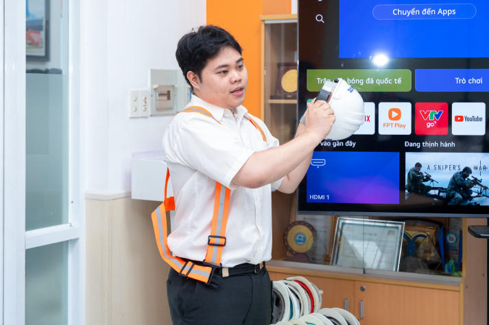 Sinh viên Viện Công nghệ Việt - Hàn tìm hiểu thực tế vận hành logistics tại Cảng Cát Lái 47