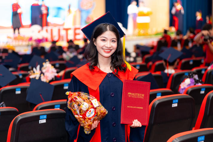Khép lại hành trình giảng đường, mở ra hành trình trách nhiệm: HUTECH trao bằng tốt nghiệp cho các tân khoa 103