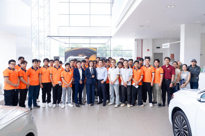 Sinh viên Công nghệ kỹ thuật ô tô VKIT tích lũy hành trang nghề nghiệp tại New City Group 59