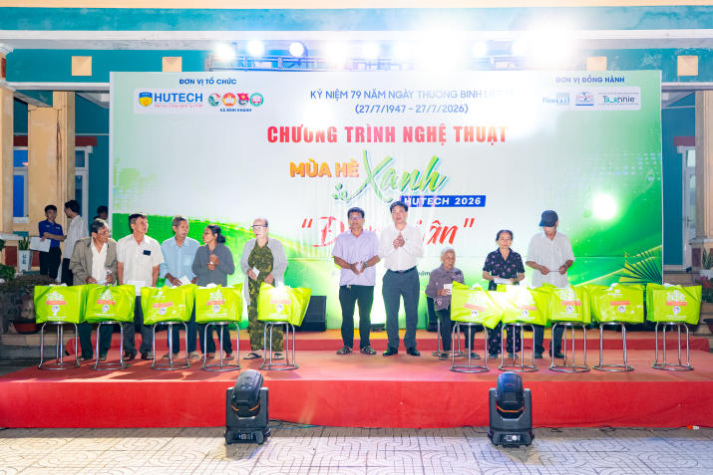 [Video] Tuổi trẻ HUTECH dựng xây những công trình nghĩa tình tại xã Bình Khánh 63