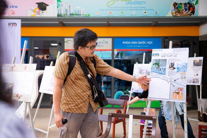 Ấn tượng với các sản phẩm độc đáo tại triển lãm đồ nội thất từ gỗ của sinh viên HUTECH 31