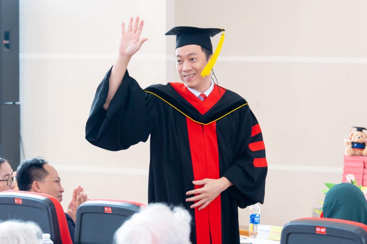 [Video] Over 400 HUTECH Masters and Bachelors of International and Transnational programs excitedly attend their graduation ceremony 171