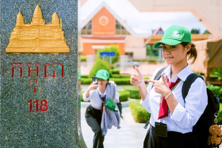 HUTECH students grow through international field trip to Cambodia 18