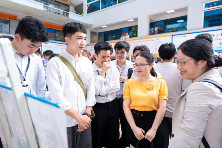 Sinh viên HUTECH “ươm” ý tưởng xanh từ những bài toán của thành phố 44