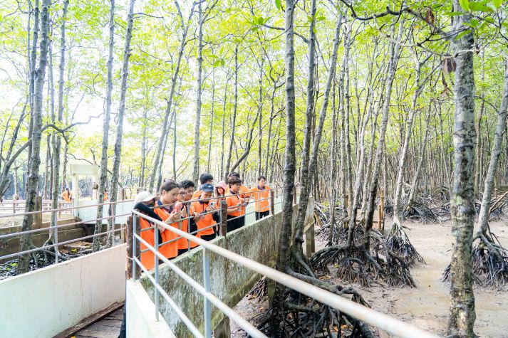 Sinh viên Quản trị dịch vụ du lịch và lữ hành học phát triển du lịch bền vững từ thực tế Cần Giờ 25