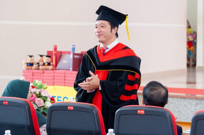 [Video] Over 400 HUTECH Masters and Bachelors of International and Transnational programs excitedly attend their graduation ceremony 163