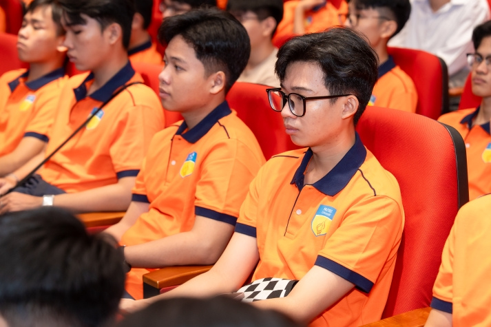 TÂN SINH VIÊN KHÓA 2025 CHÍNH THỨC BƯỚC VÀO HÀNH TRÌNH KHỞI ĐẦU CỦA NHỮNG ƯỚC MƠ 42