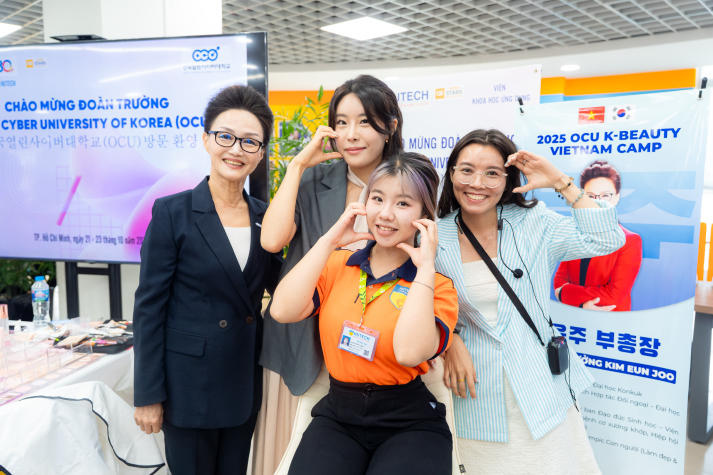 [Video] Sinh viên Viện Khoa học Ứng dụng khám phá bí mật chuẩn K-Beauty cùng chuyên gia Hàn Quốc 116