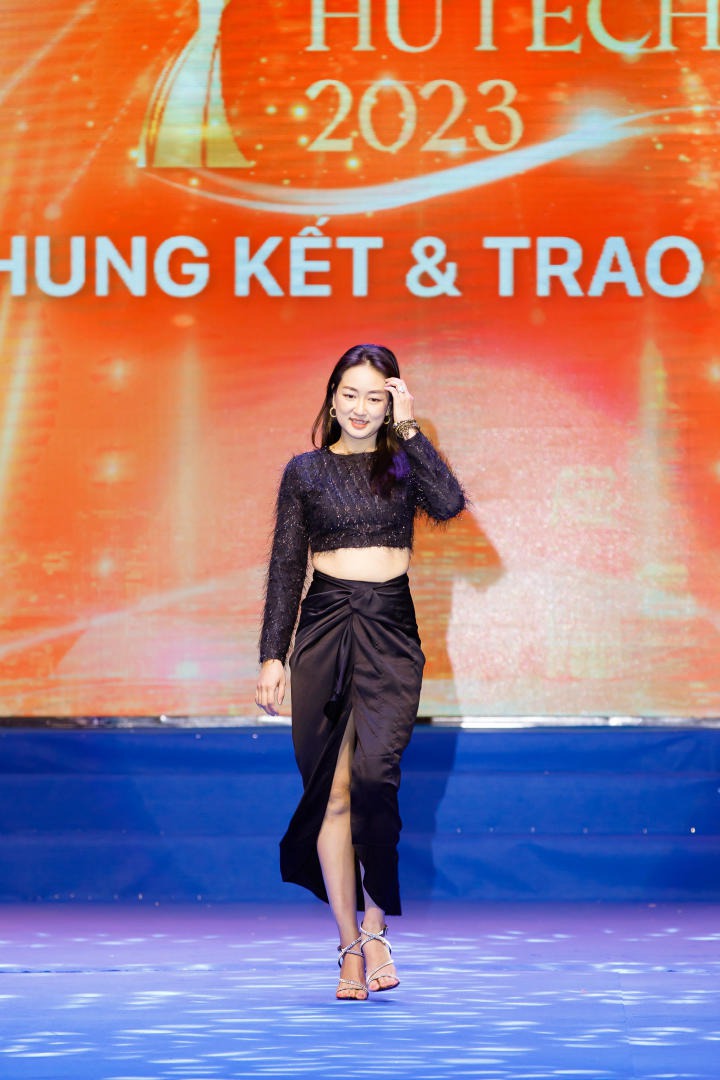 Nữ sinh Nguyễn Thị Tuyết Nhung đăng quang Hoa khôi Miss HUTECH 2023 174