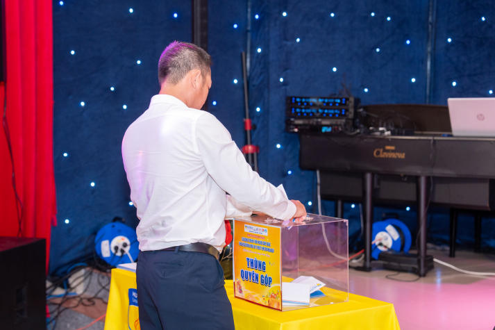 Viện Văn hóa - Nghệ thuật - Thể thao HUTECH thắp sáng tinh thần tương thân tương ái qua chương trình nghệ thuật 83