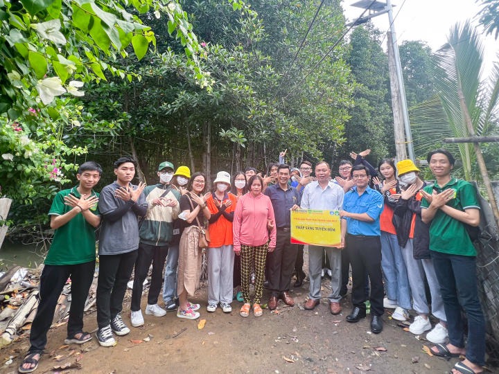 “Én vàng” Viện Khoa học Ứng dụng lan tỏa sắc xuân với chiến dịch “Cánh én mùa xuân 2023” 31