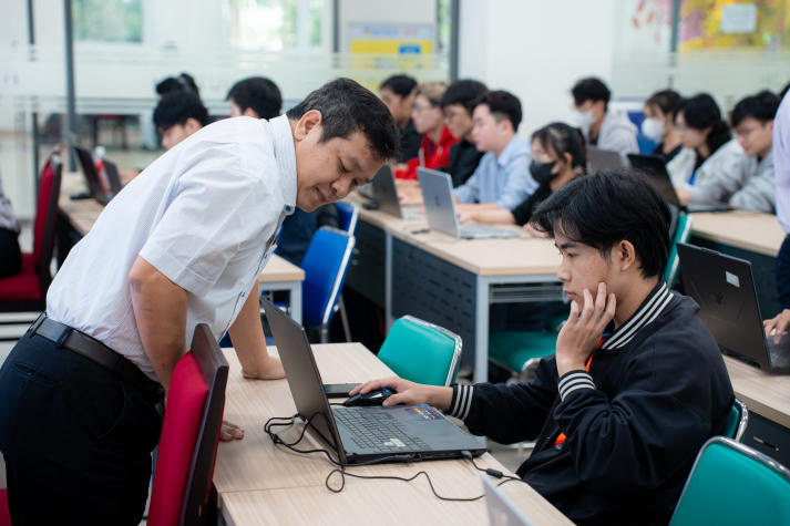 Bản lĩnh IT-ers bùng nổ tại Chung kết Cuộc thi HUTECH Network Cracking 2025 46