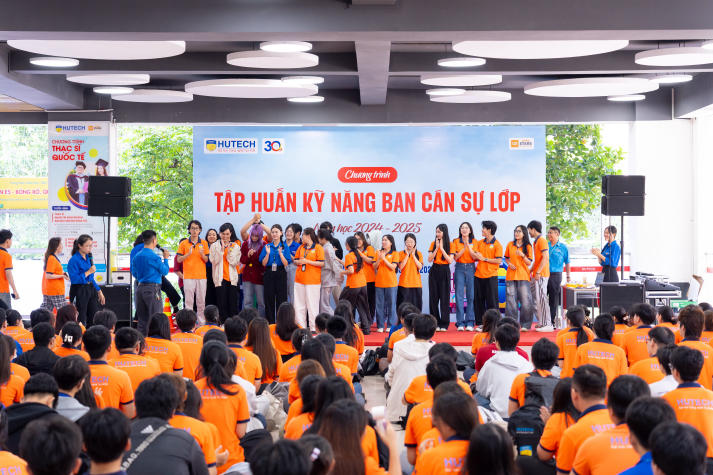 Ban Cán sự lớp HUTECH nâng tầm kỹ năng lãnh đạo và bắt nhịp công nghệ với AI 137