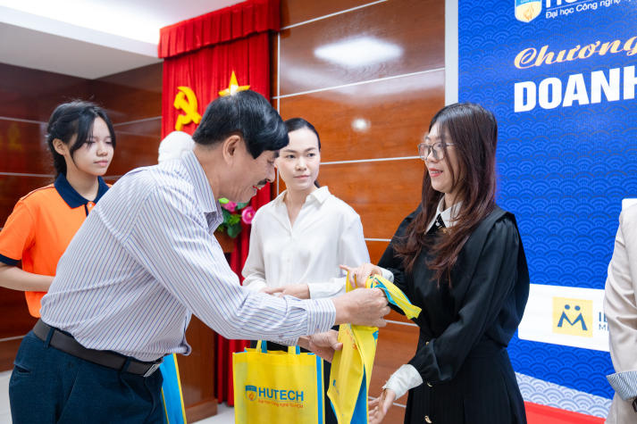 Trải nghiệm phỏng vấn cùng nhà tuyển dụng, sinh viên Khoa Tiếng Anh tăng kỹ năng nghề nghiệp 31