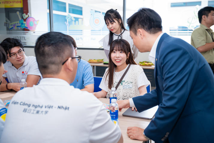 VJIT students engage with Japanese students, joining hands for environmental protection 56