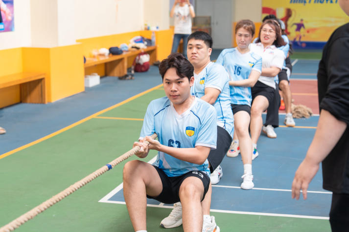 [Hội thao CB-GV-NV 2026] Trở lại với sức mạnh ấn tượng, liên quân Văn phòng Trường giành ngôi vương Kéo co 53