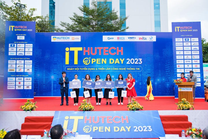 Gần 50 doanh nghiệp mang đến 3000 vị trí tuyển dụng hấp dẫn cho sinh viên tại HUTECH IT OPEN DAY 2023 211
