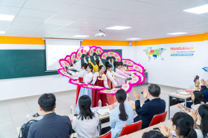 Gặp gỡ Tổng lãnh sự Hàn Quốc, sinh viên Khoa Hàn Quốc học được tiếp thêm động lực học tập 22