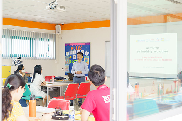 Viện Công nghệ Việt - Nhật (VJIT) tập huấn “Đổi mới sáng tạo trong giảng dạy” cho giáo viên Royal School 34