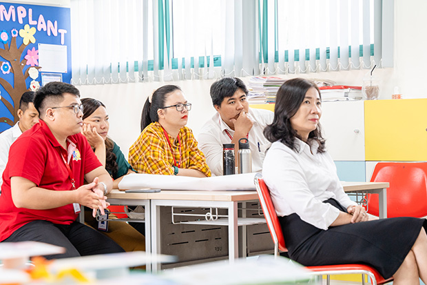 Viện Công nghệ Việt - Nhật (VJIT) tập huấn “Đổi mới sáng tạo trong giảng dạy” cho giáo viên Royal School 144