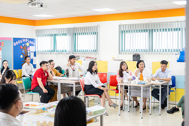 Viện Công nghệ Việt - Nhật (VJIT) tập huấn “Đổi mới sáng tạo trong giảng dạy” cho giáo viên Royal School 81