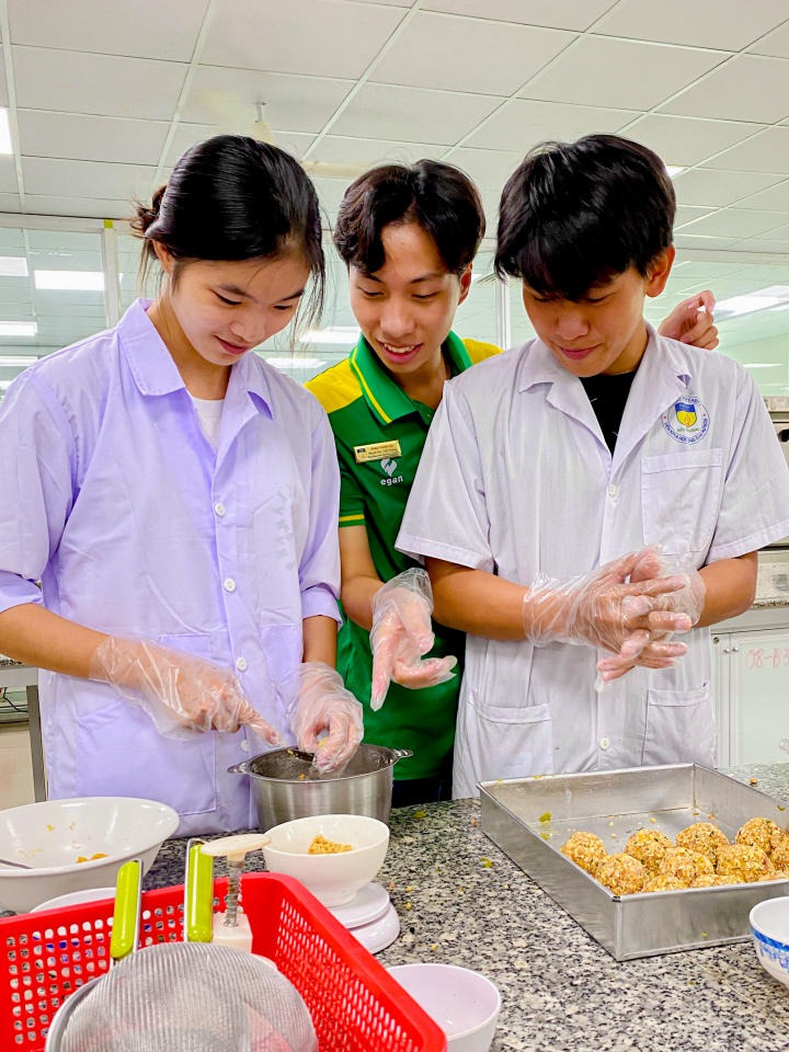 Sinh viên Viện Khoa học Ứng dụng HUTECH lan tỏa hương vị Trung thu với những chiếc bánh handmade 22