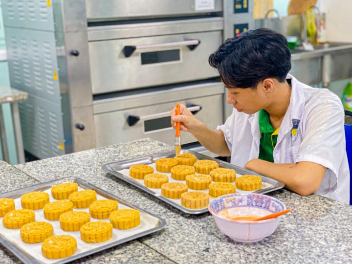 Sinh viên Viện Khoa học Ứng dụng HUTECH lan tỏa hương vị Trung thu với những chiếc bánh handmade 27