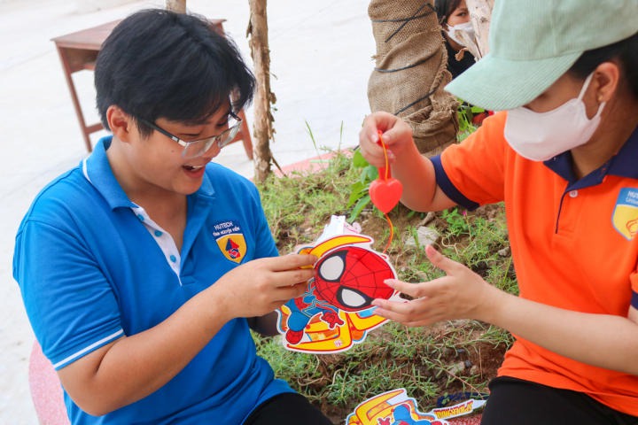 CLB Tình nguyện viên HUTECH sẻ chia “Nụ cười đêm trăng” đến các em thiếu nhi tại Tiền Giang 89