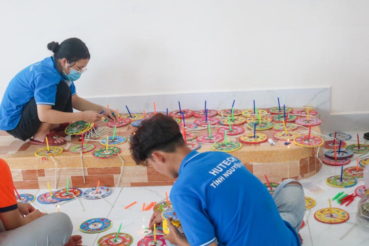 CLB Tình nguyện viên HUTECH sẻ chia “Nụ cười đêm trăng” đến các em thiếu nhi tại Tiền Giang 31
