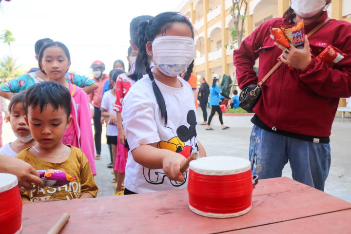 CLB Tình nguyện viên HUTECH sẻ chia “Nụ cười đêm trăng” đến các em thiếu nhi tại Tiền Giang 44