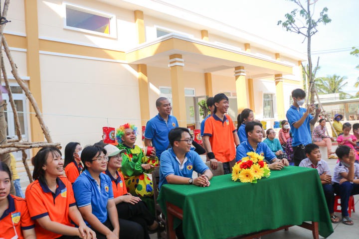 CLB Tình nguyện viên HUTECH sẻ chia “Nụ cười đêm trăng” đến các em thiếu nhi tại Tiền Giang 98