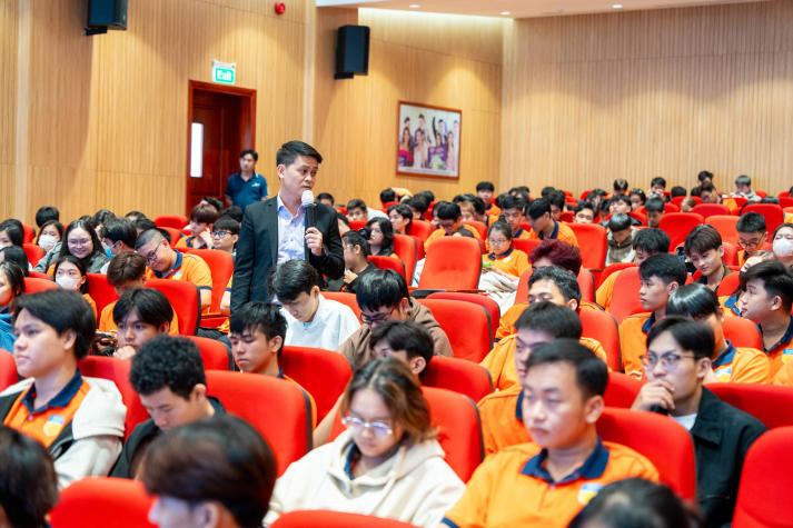 Sinh viên Khoa Quản trị kinh doanh “giải mã” thị trường lao động cùng các chuyên gia hàng đầu 83