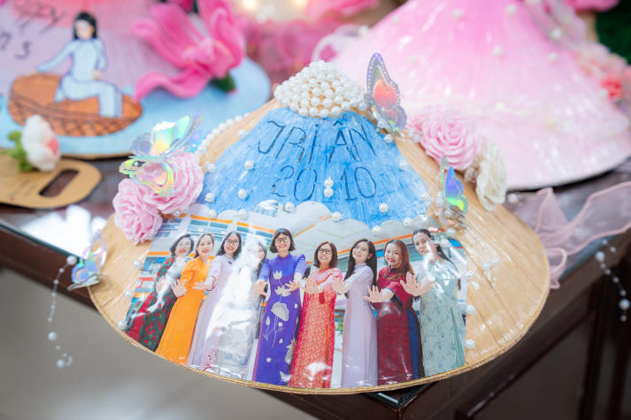 Lan tỏa tinh thần “Sắc Việt” trong Ngày hội trang trí nón lá của sinh viên Khoa Tài chính - Thương mại 83