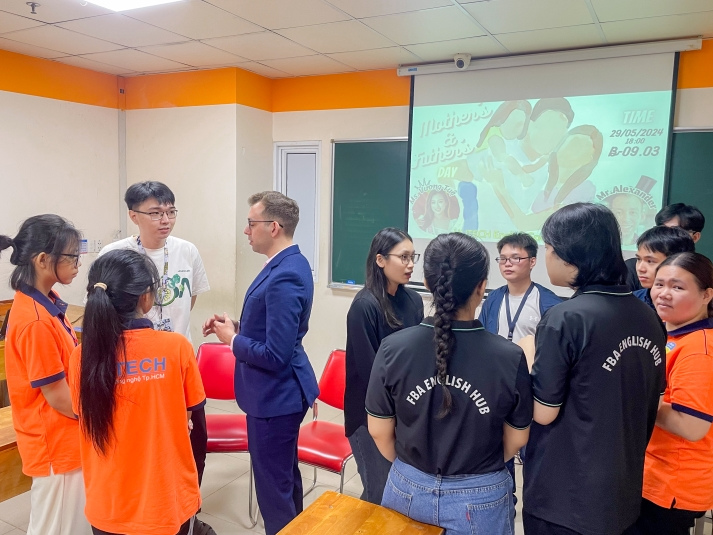 Giao lưu tiếng Anh, gắn kết bạn bè quốc tế cùng CLB HESC 23