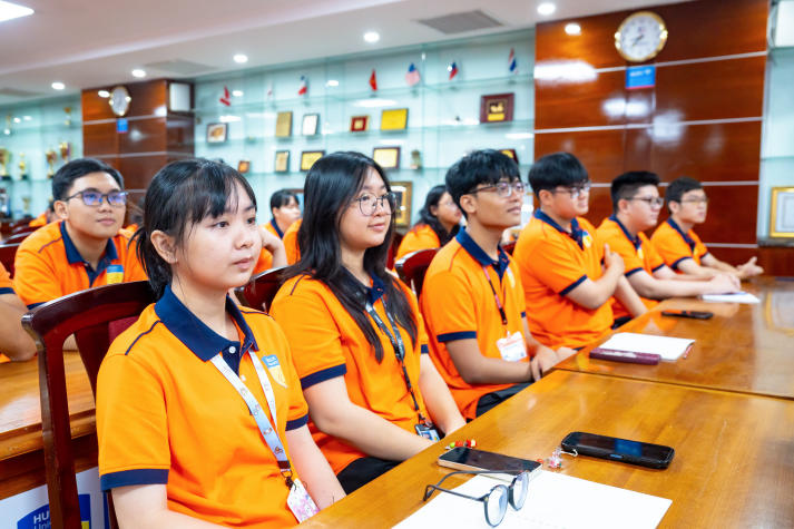 Tiếng Anh - “chìa khóa” mở rộng cơ hội nghề nghiệp cho sinh viên HUTECH 54