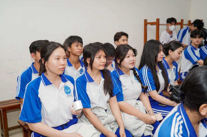 Sinh viên ngành Tâm lý học kết nối hơn 2.000 học sinh An Giang qua hành trình “Hiểu tâm lý - Vững tương lai” 109