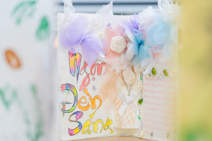 [Ảnh] Sáng tạo và tri ân: Cuộc thi thiết kế thiệp 20/11 của Khoa Kiến trúc - Mỹ thuật HUTECH 52