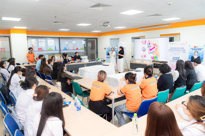 [Video] Sinh viên Viện Khoa học Ứng dụng khám phá bí mật chuẩn K-Beauty cùng chuyên gia Hàn Quốc 144