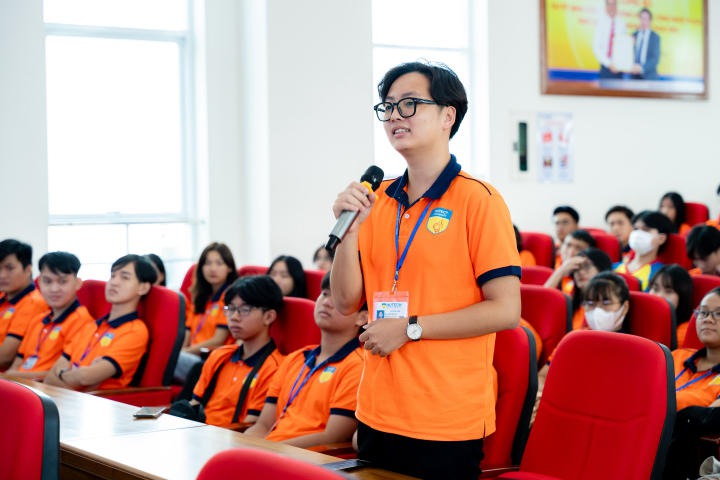 CEO Đỗ Phương Thảo “bẻ khóa” giúp tân sinh viên hiểu rõ bản thân 74