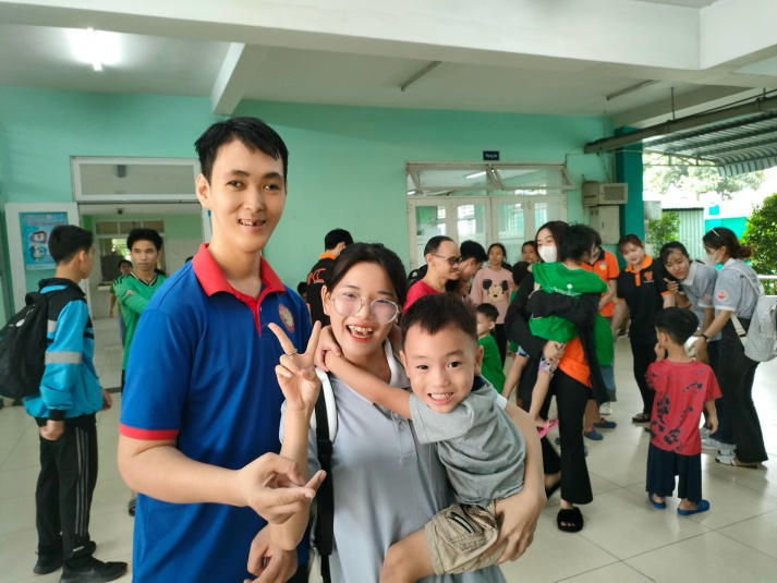 “Bộ 3” Câu lạc bộ tình nguyện của HUTECH lan tỏa mùa xuân yêu thương đến các em nhỏ Trung tâm nuôi dưỡng bảo trợ trẻ em Tam Bình 83