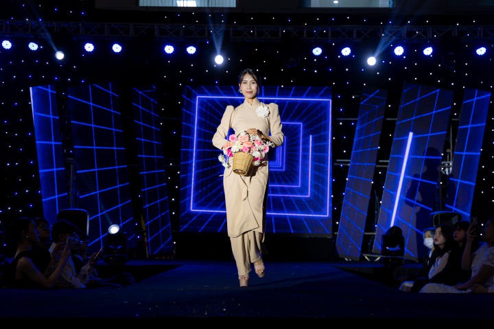 Sinh viên Quản trị sự kiện HUTECH mang sắc phục Việt lên sân khấu Fashion Show đầu tay 119